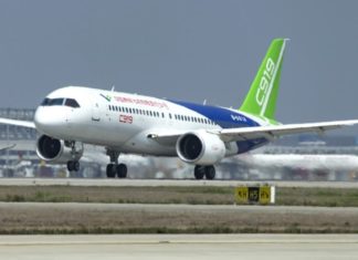 First Chinese passenger jet completes maiden flight