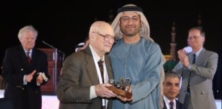 Emirates falconers club awards pioneering falconers