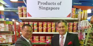 Singapore consul general visits Al Maya Supermarket