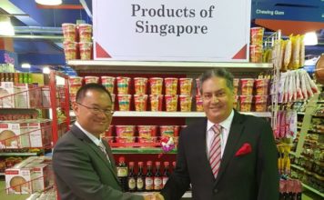Singapore consul general visits Al Maya Supermarket