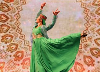 The Silk Road caravan brings an exceptional necklace to Global Village