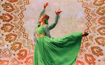 The Silk Road caravan brings an exceptional necklace to Global Village