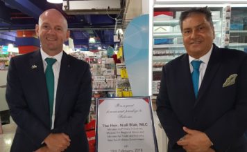 Australian minister visits Al Maya Supermarket
