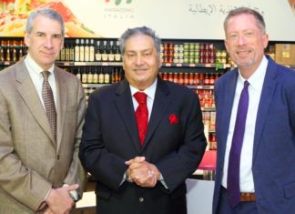 Almaya Group welcomes Consul General of US in Dubai