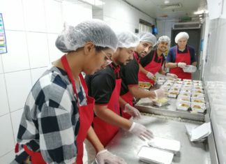 Avivo Group distributes iftar meals among needy Avivo Group UAE