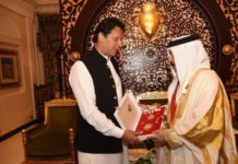 Bahrain’s King Hamad confers kingdom’s highest civil award on PM Imran