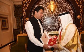Bahrain’s King Hamad confers kingdom’s highest civil award on PM Imran