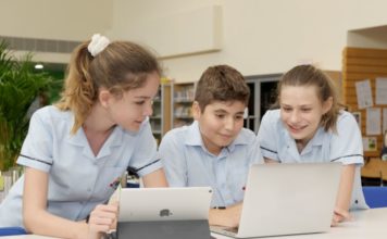Sharjah says 100% distance learning classes for all schools Sharjah says 100% distance learning in all schools