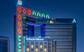Al Bandar Rotana lights up hearts with symbolic campaign Al Bandar Rotana Dubai heart