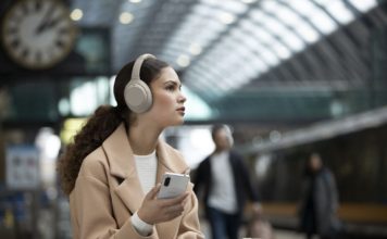 Sony unveils new noise-cancelling headphones Sony headphone