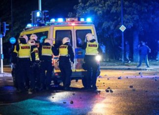 Sweden faces riots after banning anti-Muslim leader Sweden faces riots after banning anti-Muslim leader