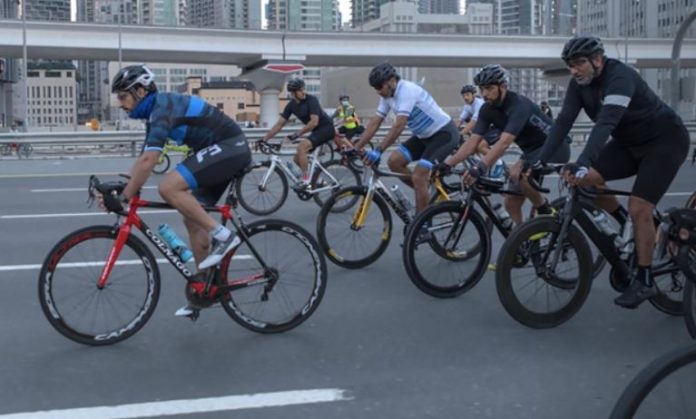 Sheikh Hamdan leads over 20,000 cyclist
