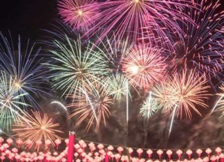 Abu Dhabi’s 35-min fireworks show breaks 2 world records Abu Dhabi's 35-min fireworks show breaks 2 world records