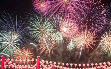 Abu Dhabi’s 35-min fireworks show breaks 2 world records Abu Dhabi's 35-min fireworks show breaks 2 world records