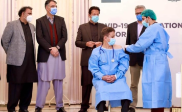 PM Imran kicks off vaccination drive in Pakistan PM Imran Khan kicks off vaccination drive in Pakistan