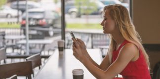 Report reveals UAE residents’ daily online hours UAE residents spend over 7 hours online daily