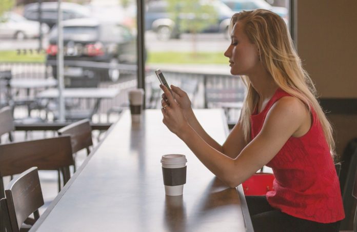 UAE residents spend over 7 hours online daily