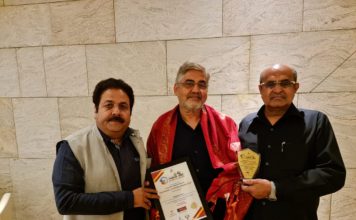 Deepak Arora receives ‘Inspiring Leaders Award’ Deepak Arora receives award