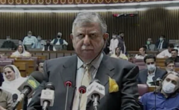 Shaukat Tarin presents Pakistan FY2021-22 budget, GDP growth target set at 4.8% Shaukat Tarin presents Pakistan FY2021-22 budget, GDP growth target set at 4.8%