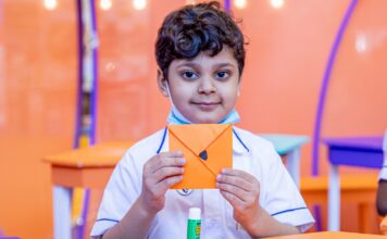 Children make cool animal bookmarks at SIBF 2021 as a gesture of love for their books