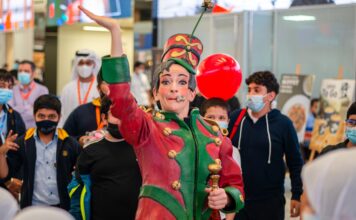 Baton-waving ‘orchestra conductor’ directs visitor traffic at SIBF 2021