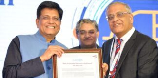 Kamal Vachani congratulates Atul Lall for ‘Man of Electronics Award’