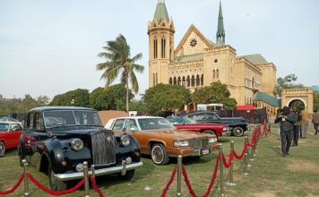 Antique cars pop-up museium display draws huge crowd in Karachi ANTIQUE CARS POP-UP MUSEUM DISPLAY AT FRERE HALL KARACHI DRAWS HUGE CROWD