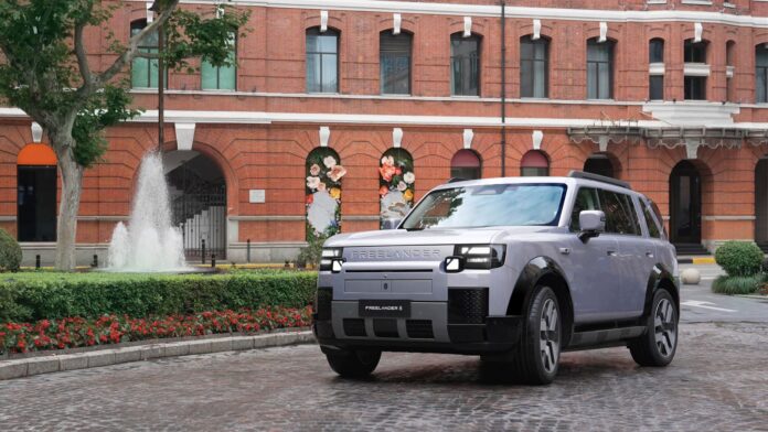 FREELANDER 8 Makes First Public Appearance Ahead of Official Abu Dhabi Launch